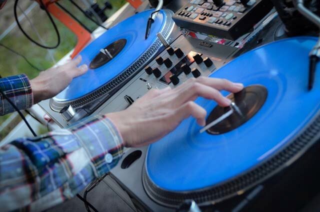 アニメとクラブミュージックが融合する超都市型フリーレイブ「Re:animation6」11/24に開催 ― AJURIKA、ヒゲドライバー、DJ AMAYAらが出演