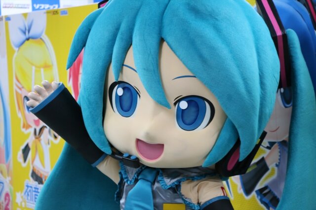 『初音ミク Project mirai 2』体験会はミクダヨー降臨でアイドル撮影会に!?『ぷよぷよ』とのコラボ経緯からビッグエコーとのコラボルーム視察レポート