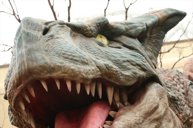 看板娘もホッと胸をなで下ろす迫力「モンスターハンター・ザ・リアル 2014」等身大ティガレックスの大咆哮