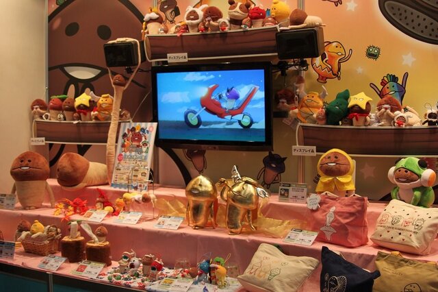 【JAEPO 2013】LINE、パズドラ、ダンガンロンパなど注目アイテムが揃ったフリューブース