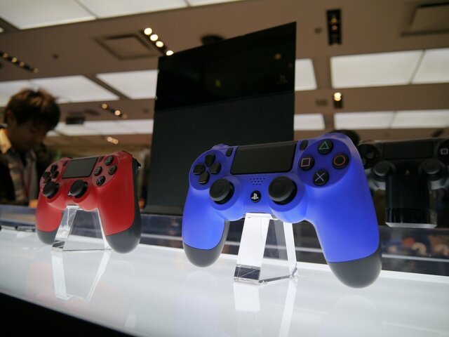 次世代ゲーム機PlayStation 4、ついに国内で発売 ― 記念イベント会場は歓声に包まれる