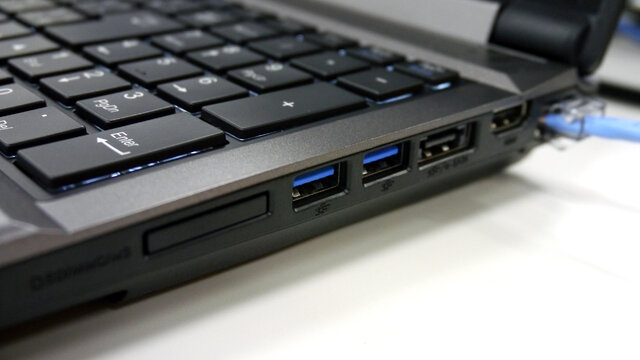 Fpsゲーマーレビュー Gtx860mを搭載したtsukumo の最新ゲーミングノートpc G Gear N1561j 7 E 9枚目の写真 画像 インサイド