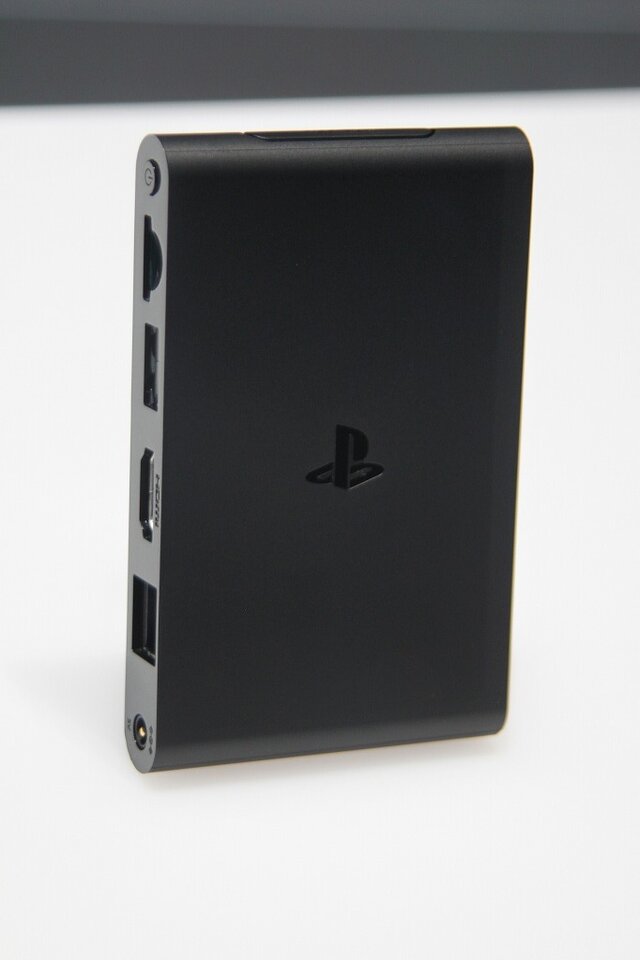 【E3 2014】SCEブースにて、まばゆい「グレイシャー・ホワイト」のPS4本体をチェック