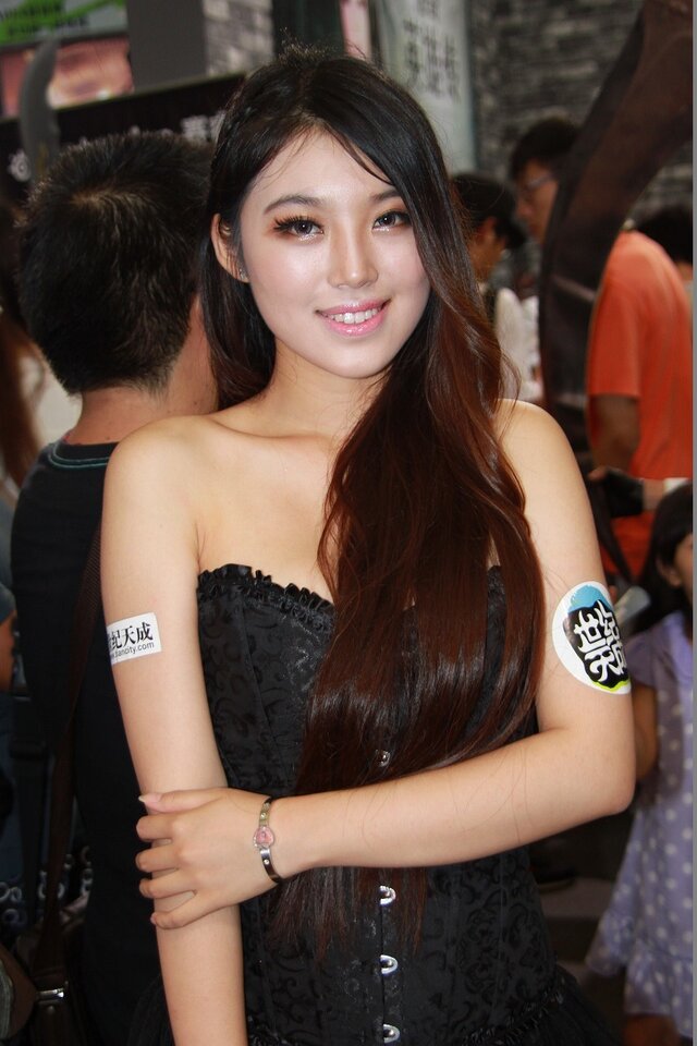 【China Joy 2014】雨の上海、でも熱気十分の会場でお出迎え、美女コンパニオン二日目編