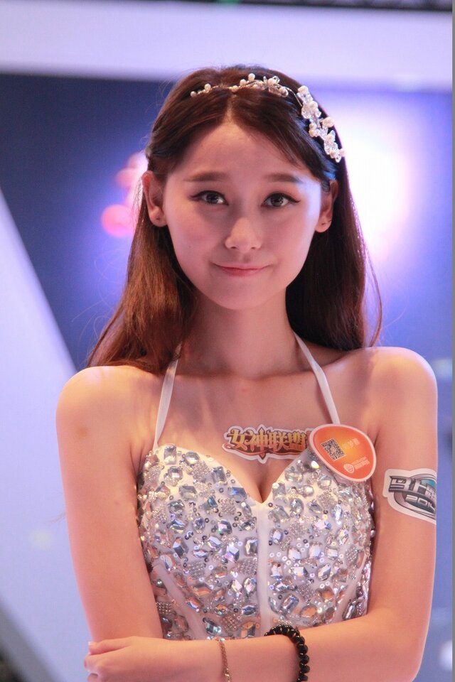 【China Joy 2014】雨の上海、でも熱気十分の会場でお出迎え、美女コンパニオン二日目編