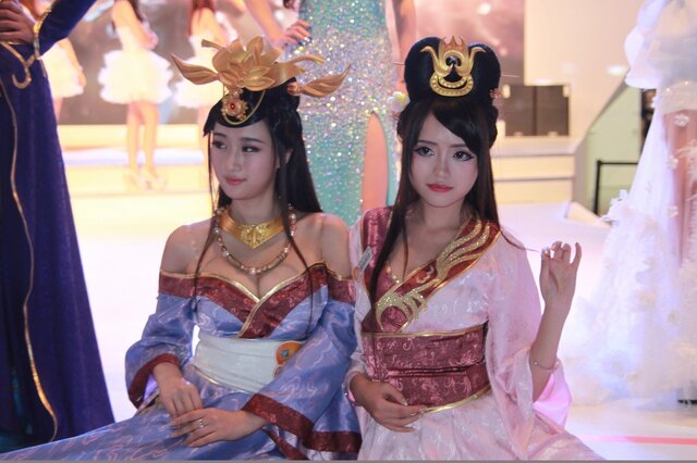 【China Joy 2014】雨の上海、でも熱気十分の会場でお出迎え、美女コンパニオン二日目編