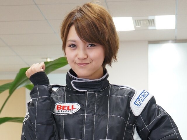 『GRID Autosport』で元レースクイーンと対戦! 「桃んが」が編集部にやってきた