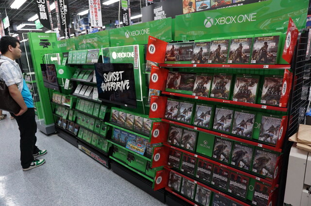 【Xbox One発売】発売当日をフォトレポート、開店前の秋葉原ヨドバシカメラに並ぶファン