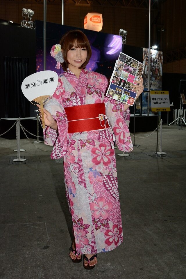 【TGS 2014】出足は好調? ともかく美しいコンパニオンの皆様をご紹介!