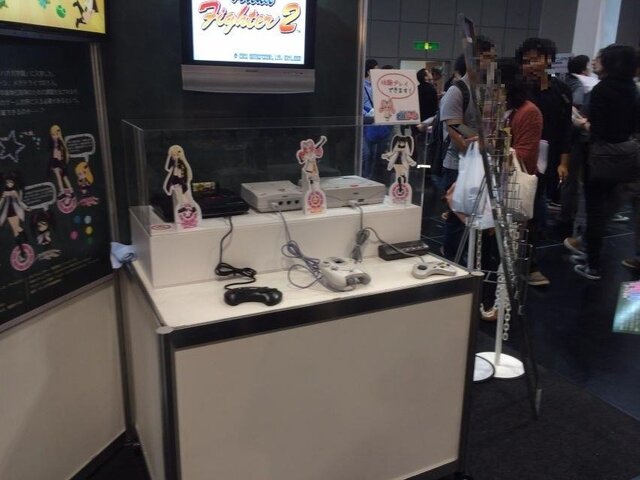 【京まふ2014】TVアニメ「Hi☆sCoool！ セハガール」ブースではセガ歴代ハードの実機が出展、名作ソフトの体験プレイも