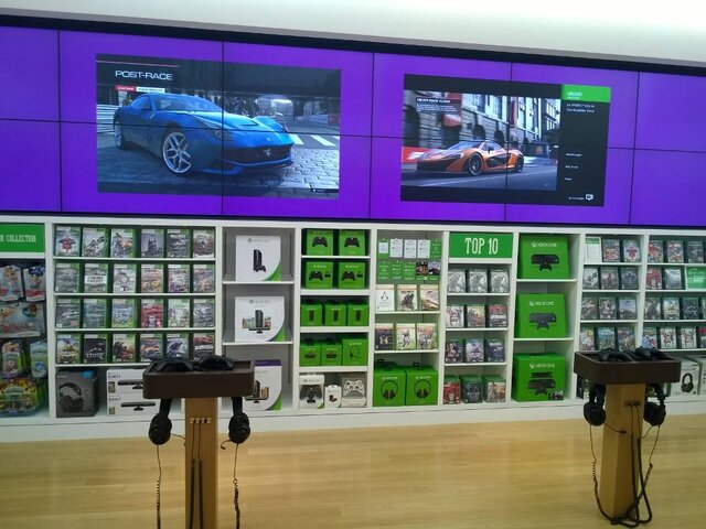 マイクロソフトストアのXbox Oneコーナー