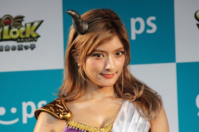 ローラさんがコスプレ初挑戦 スマホゲーム スカイロック テレビcmに出演 5枚目の写真 画像 インサイド