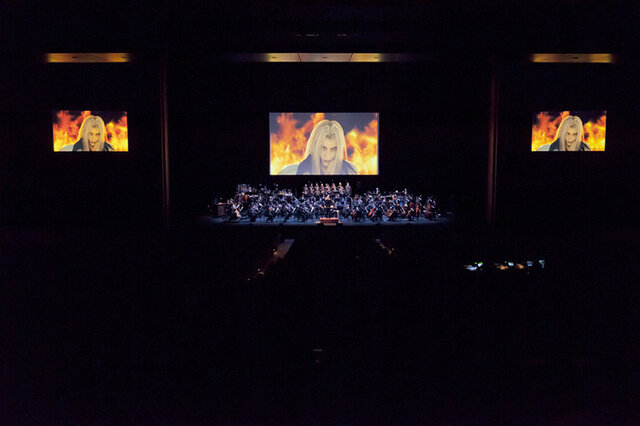巨大スクリーンとオーケストラ生演奏で『FF』の記憶がよみがえる！