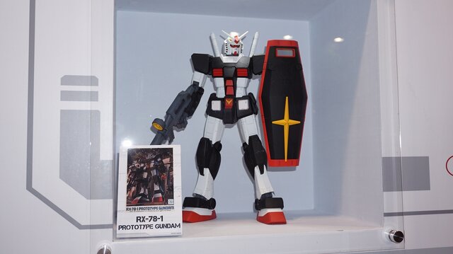 【G-STAR 2014】ガンダムをグフやユニコーン風にアレンジ！「RX-78-2」が36体立ち並ぶガンプラコーナーが熱い