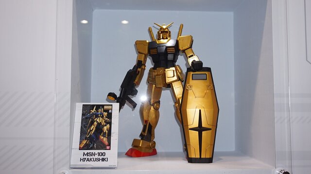 【G-STAR 2014】ガンダムをグフやユニコーン風にアレンジ！「RX-78-2」が36体立ち並ぶガンプラコーナーが熱い