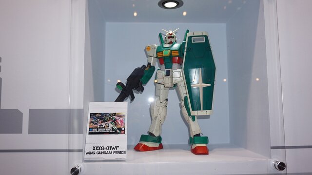 【G-STAR 2014】ガンダムをグフやユニコーン風にアレンジ！「RX-78-2」が36体立ち並ぶガンプラコーナーが熱い