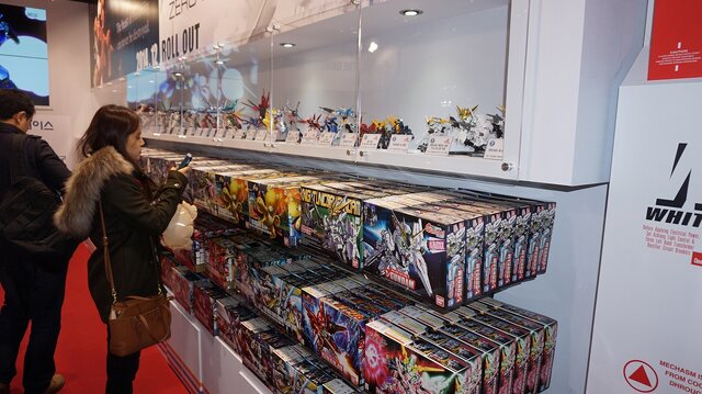 【G-STAR 2014】ガンダムをグフやユニコーン風にアレンジ！「RX-78-2」が36体立ち並ぶガンプラコーナーが熱い