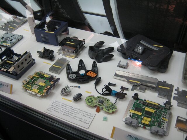 【TGS2008】貴重なファミコンも分解「ゲーム科学博物館」