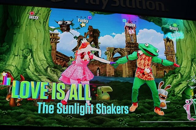 【G-STAR 2014】SCEブースステージで、何故か人間テトリスが行われる