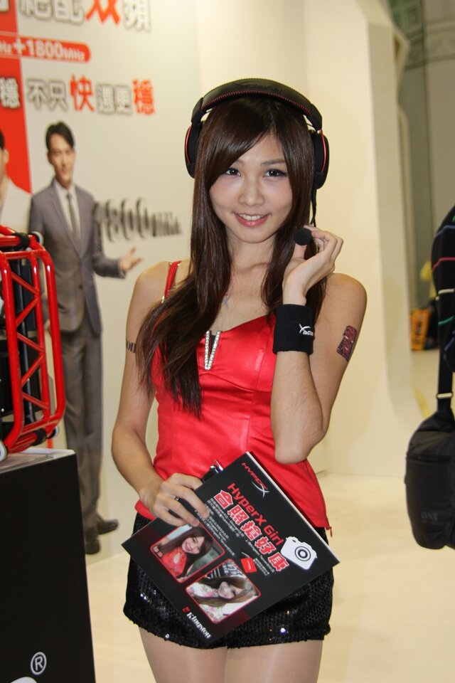 台北ゲームショウ15 二日目も元気にゲームを紹介してくれたコンパニオンさん写真集 枚目の写真 画像 インサイド