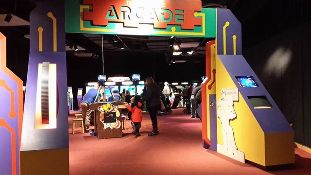 懐かしのスペースインベーダー筐体も―米公立博物館が80年代アーケードゲーム展を開催