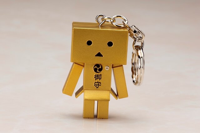 ダンボーが恋や学業を応援！お守りマスコット「omamori DANBOARD」11月発売