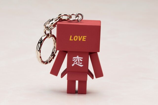 ダンボーが恋や学業を応援！お守りマスコット「omamori DANBOARD」11月発売