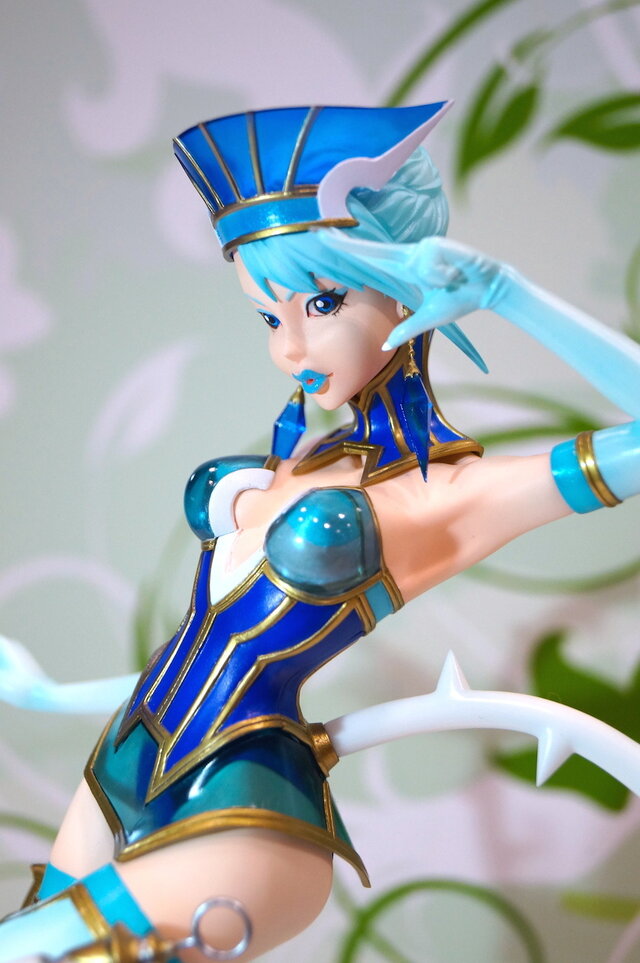 【フィグライフ！】第10回：セル画にしか見えない“むむむ式ガンダム”とも出会えた「ワンフェス2015」夏ノ陣