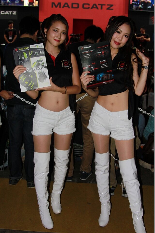 【TGS2015】熱気あふれる一般公開日初日、熱さを吹き飛ばしてくれる美女たちを紹介