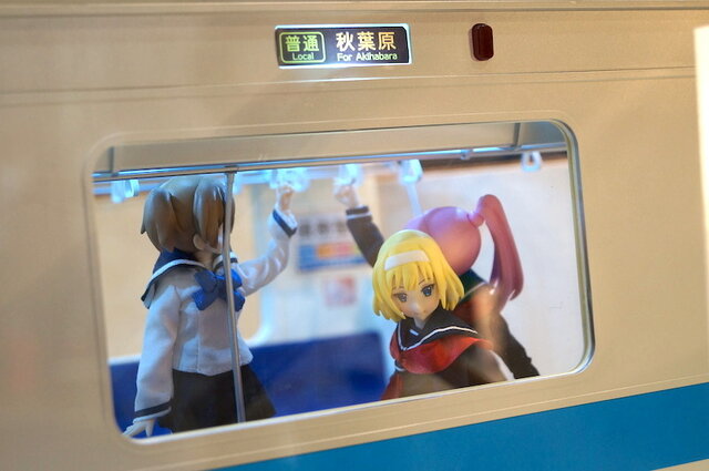 figmaやドールに最適！？夢の“美少女満員電車”も再現可能な「1/12スケール 通勤電車」が発売決定