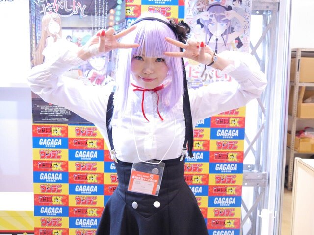 【レポート】「コミケ89」企業ブースのコスプレイヤー写真を一挙130枚！胸元の空いたコスプレイヤーも