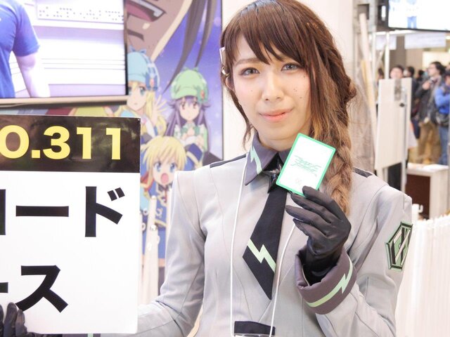 【レポート】「コミケ89」企業ブースのコスプレイヤー写真を一挙130枚！胸元の空いたコスプレイヤーも