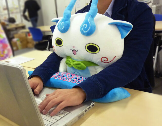 もんげーかわいい 癒やしの コマさん Pcクッション プレミアムバンダイで予約受付中 2枚目の写真 画像 インサイド
