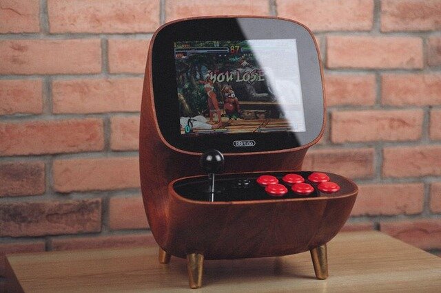 謎の木目調アーケード筐体「8Bitdo Desktop Arcade Joy Stick」があまりにも美しい