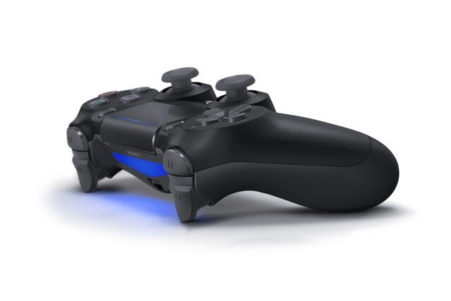 PS4用新型周辺機器が発表！新コントローラー、スリム型PS4/PS4 Pro専用スタンドなど