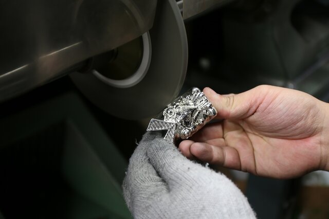 ウルトラ怪獣の「バルタン星人」「ダダ」が錫製ぐいのみに！職人がひとつひとつ手作り