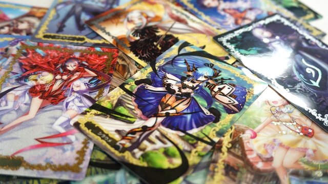 【レポート】大人に贈る新作ウエハース『ガーデスインエデン』は温度で絵柄が変化！温めるとエフェクトが消え、冷やすと紋様が浮かび上がる