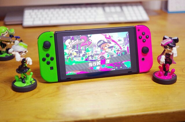 ファン製作 スプラトゥーン2 デザインの Nintendo Switch ジョイコン グリップがイカす 1枚目の写真 画像 インサイド