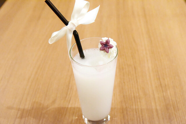 『明神カフェ』コラボ作品第1弾が「劇場版ソードアート・オンライン」に決定！描き下ろしのキリトやアスナのイラストが公開