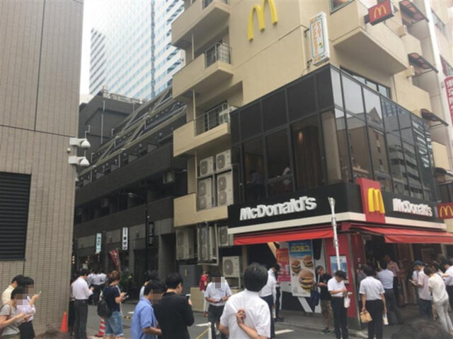 【編集部のポケGO日記】やったー！西新宿のマクドナルドでナイススロー2発目でファイヤーゲットだぜ！