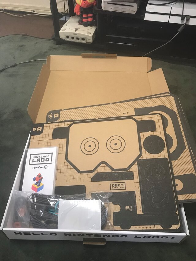 【吉田輝和の絵日記】『Nintendo Labo Toy-Con 02: Robot Kit』工作苦手おじさん、ロボットになる