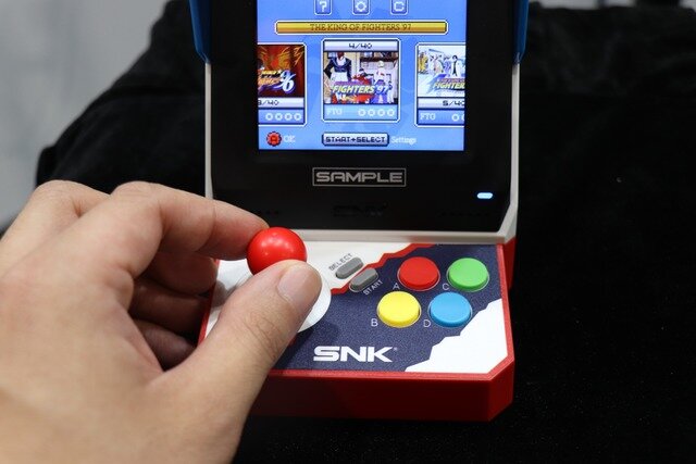 会場で「NEOGEO mini」を発見！気になるサイズや操作性をチェック【E3 2018】