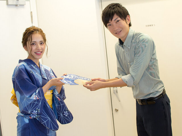 溢れ出る清涼感！「PS Storeサマーセール」アンバサダー・都丸紗也華さんが扇子で夏の暑さを“90％OFF”に!?