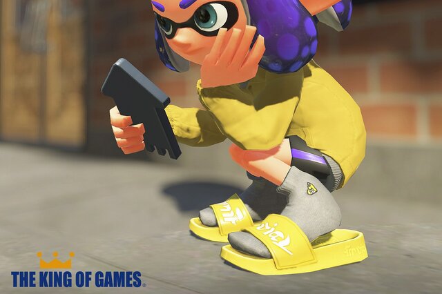 『スプラトゥーン2』の「イカロゴマット」と「ヤキフグソックス」をリアルに再現したアイテムが登場!