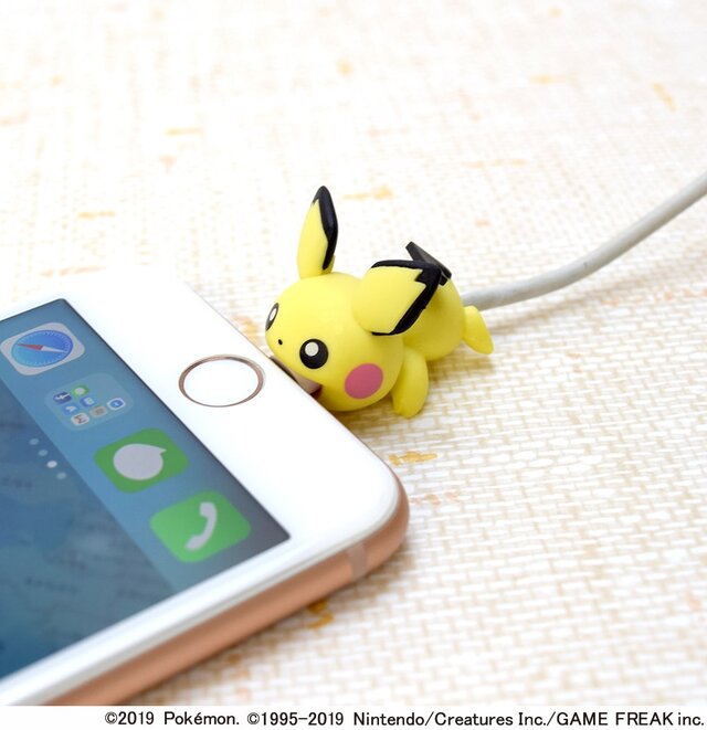 ピチューとピカチュウがスマホをガブッと！『ポケモン』と「ケーブルバイト」のコラボがかわい過ぎ