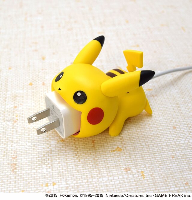 ピチューとピカチュウがスマホをガブッと ポケモン と ケーブルバイト のコラボがかわい過ぎ 4枚目の写真 画像 インサイド