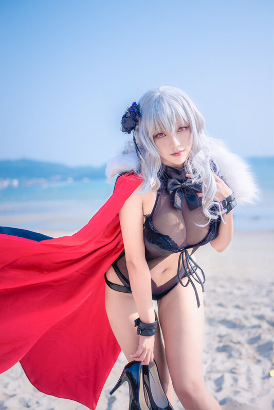 『アズールレーン』グラーフ・ツェッペリン(砂浜のウルズver.)
