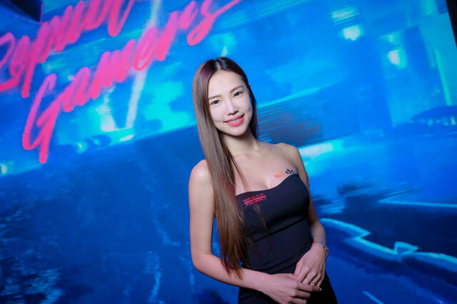 【COMPUTEX 2019】創立30周年のASUSがゲーミングPCブランド「ROG」と合わせて2ブース出展!台湾美女コンパニオンが眩しい【写真70枚】