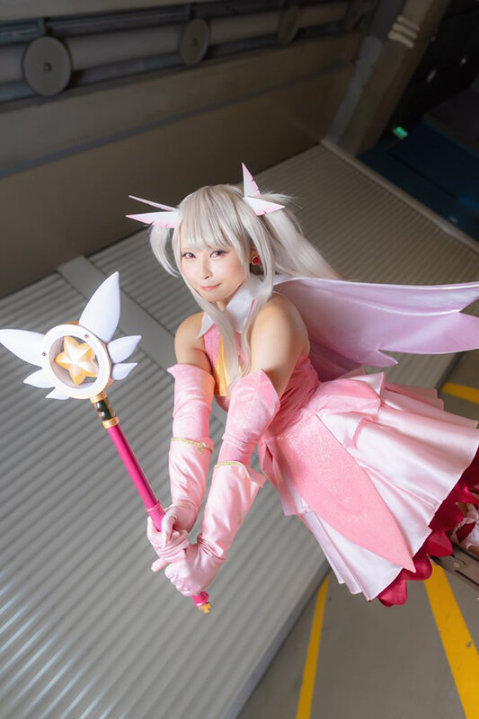 可愛いイリヤの公式コスプレイヤーと豪華クリエイター陣の色紙に注目!集客大勝利な「KADOKAWA」ブース【FGOフェス2019】