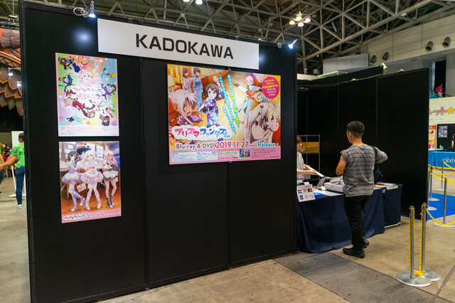 可愛いイリヤの公式コスプレイヤーと豪華クリエイター陣の色紙に注目！集客大勝利な「KADOKAWA」ブース【FGOフェス2019】